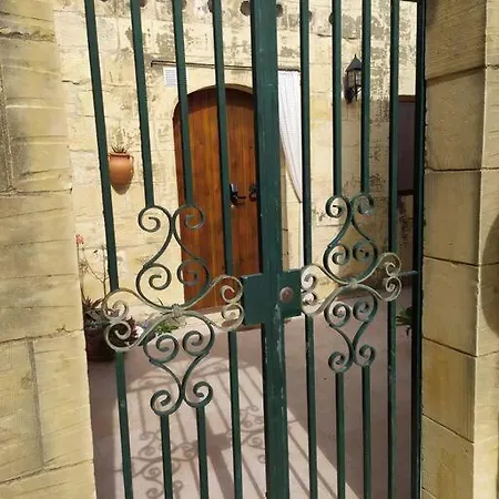 בית נופש Gozo Rustic With Stunning Views And Swimming Pool