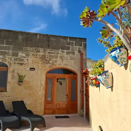 Nyaraló Gozo Rustic With Stunning Views And Swimming Pool