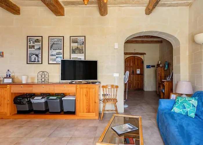 Gozo Rustic With Stunning Views And Swimming Pool Feriehus